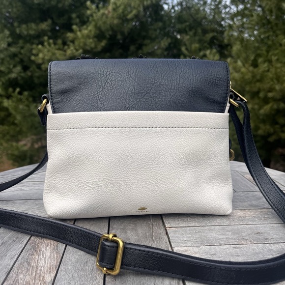 Fossil Crossbody Bag Leather Black Cream Floral Appliqué Key Charm Shoulder Bag - Picture 3 of 13